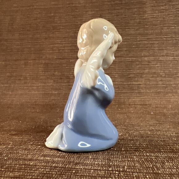 Vintage Praying Angel Figurines – Blue & White Ceramic Boy & Girl – Japan VTG - Picture 13 of 16